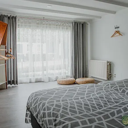 펜션 Modern In With Private Garden